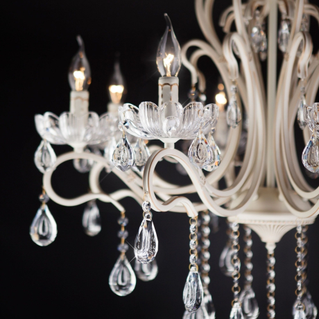 Потолочная люстра Eurosvet Etna 12205/8 белый Strotskis 