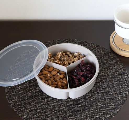 Нарушена упаковка! <719013> Менажница с крышкой 3 секции (3 х 300 мл) IDEA (М-пластика) М 1124 (291437)