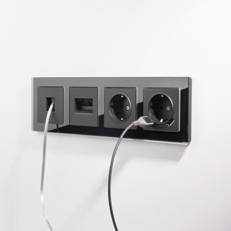 Розетка с заземлением и со шторками и 2хUSB, без рамки Werkel черный матовый W1171508