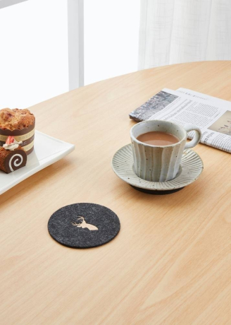 420181 Салфетка для сервировки декоративная (плейсмат) ANDASIBE, B3, ?100, полиэстер, серый, золотой Eglo 