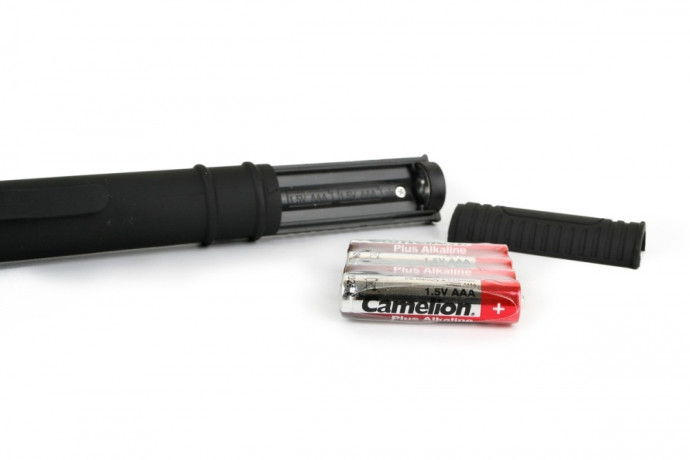 Ручной светодиодный фонарь на батарейках. Дистанция освещения дальний свет - 30 м., ближний - 7 м. 2 режима работы. Сamelion LED51521 (13361)