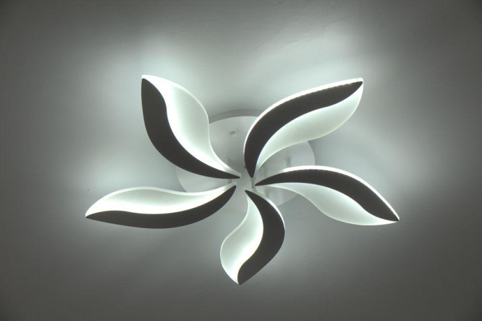 Потолочная диммируемая люстра с пультом ДУ Escada Wind 10214/SG (60W) 